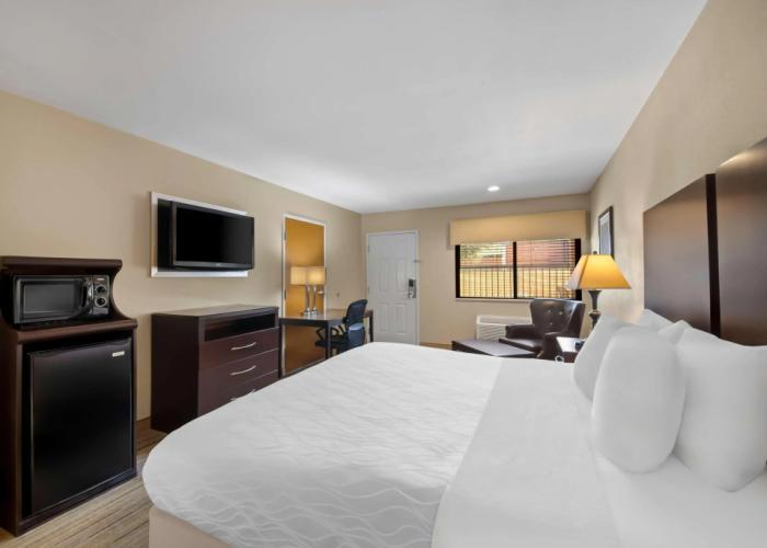 Best Western Cedar Inn