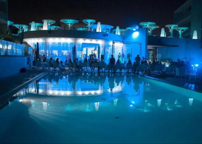 Apolo Suites Rentalmar