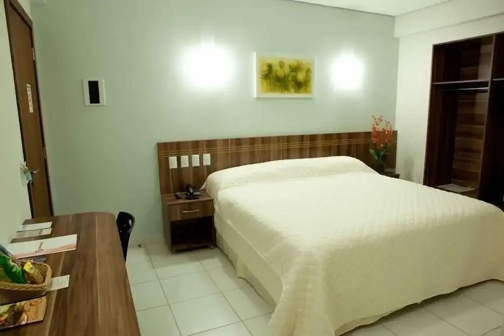 фото Serras Hotel