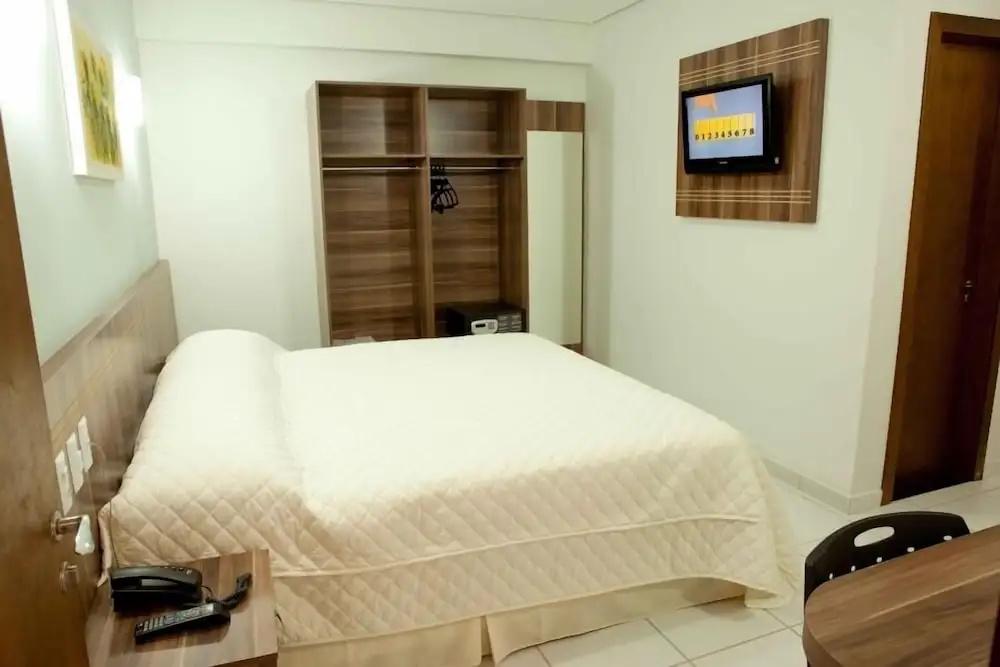 фото Serras Hotel