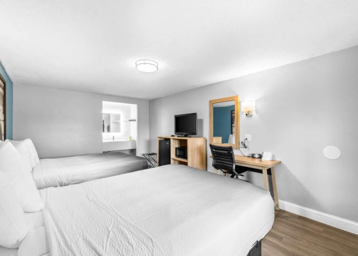 Super 8 by Wyndham Lantana West Palm Beach