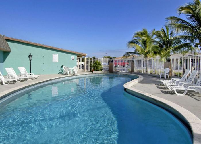 Super 8 by Wyndham Lantana West Palm Beach