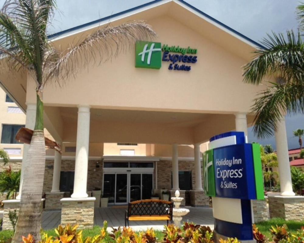 Holiday Inn Express & Suites Lantana by IHG
