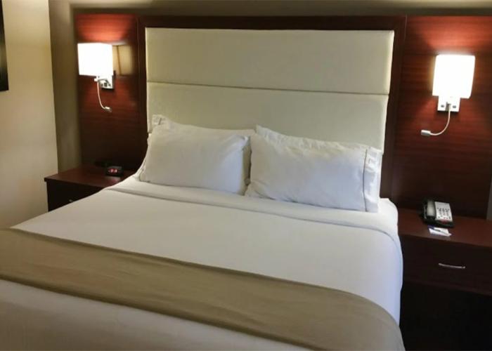 Holiday Inn Express & Suites Lantana by IHG