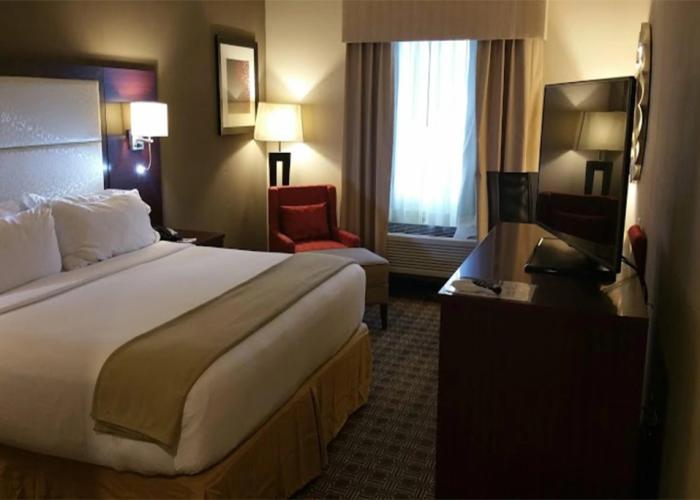 Holiday Inn Express & Suites Lantana by IHG