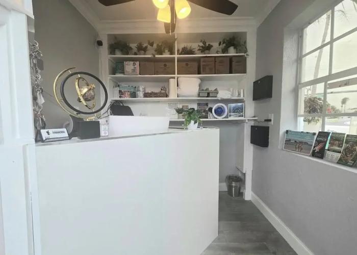 Barefoot Mailman Inn & Suites