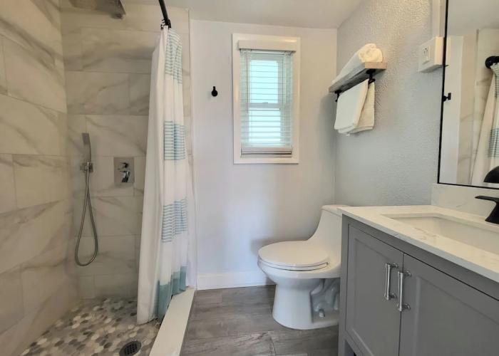 Barefoot Mailman Inn & Suites