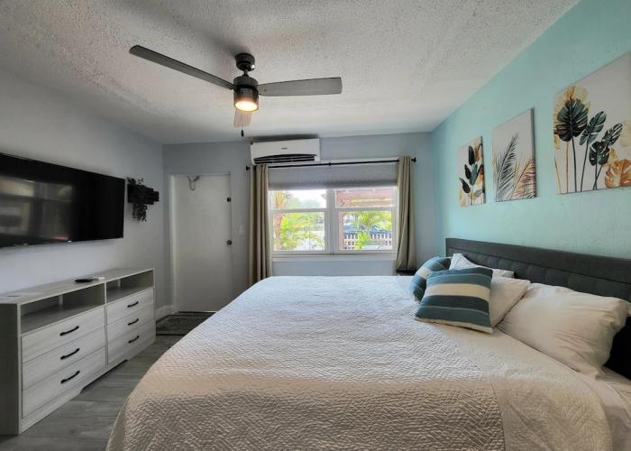 Barefoot Mailman Inn & Suites