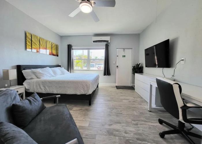 Barefoot Mailman Inn & Suites