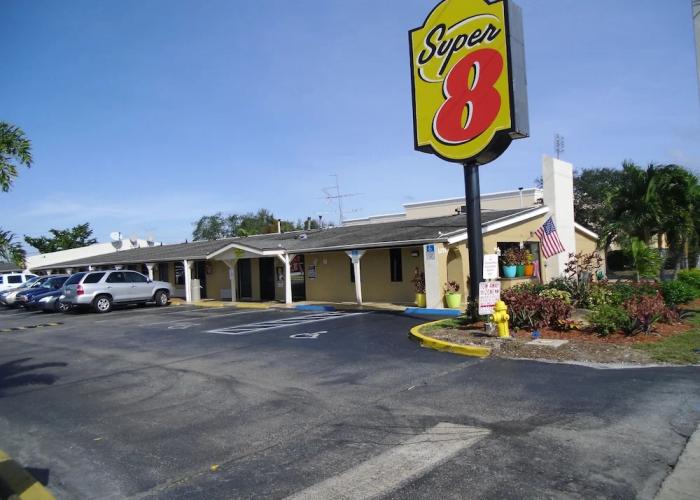 Super 8 Lantana West Palm Beach