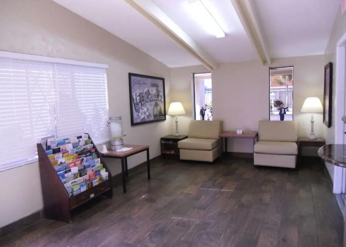 Super 8 Lantana West Palm Beach