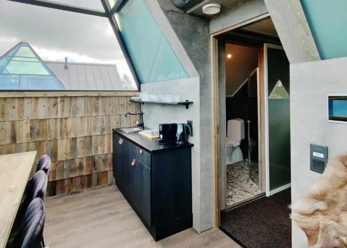 Aurora Pyramid Glass Igloos