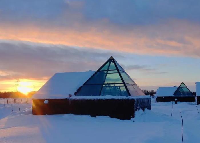 Aurora Pyramid Glass Igloos