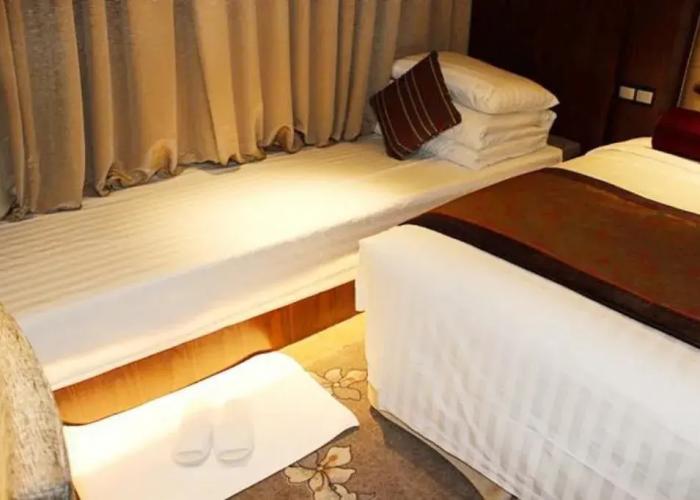Tangshan Jitang New Century Hotel