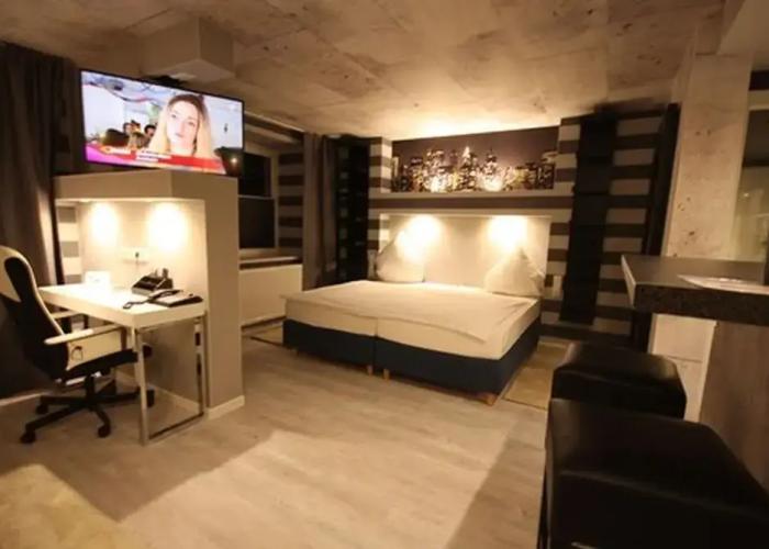 SL'otel - Budget