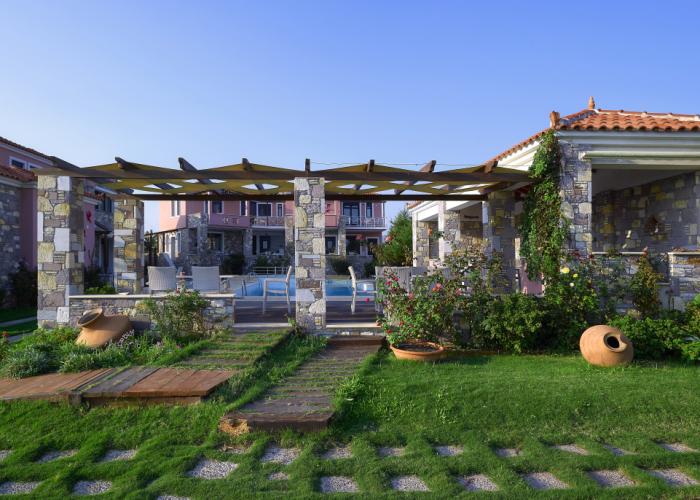 Aeolis Apartments & Studios