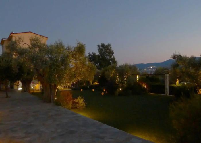 Ampoulos Rooms & Apartments