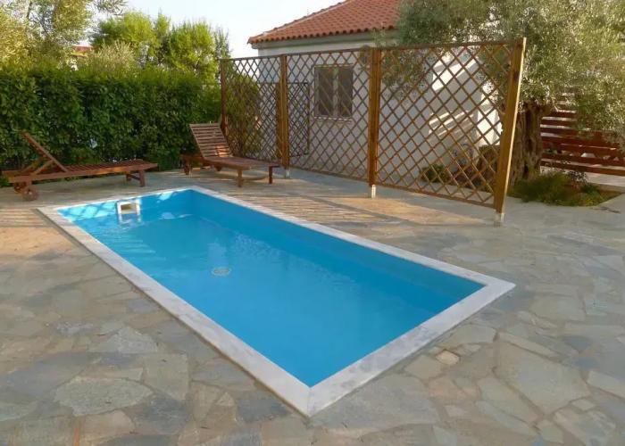 Ampoulos Rooms & Apartments