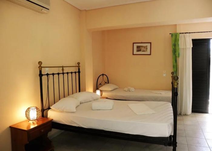 Ampoulos Rooms & Apartments