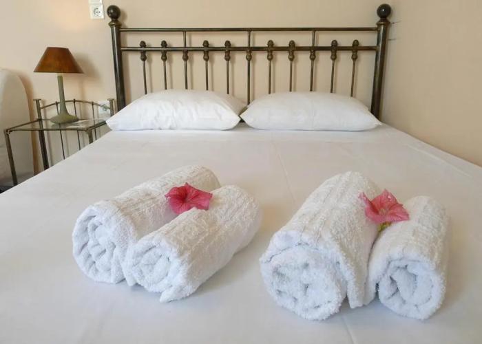 Ampoulos Rooms & Apartments
