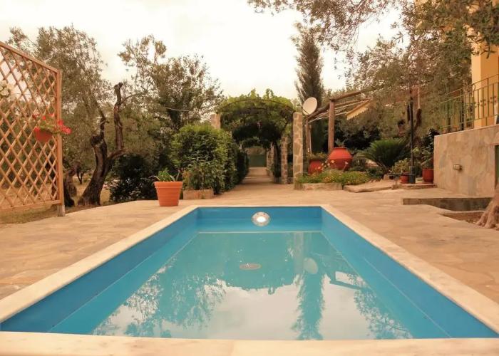 Ampoulos Rooms & Apartments