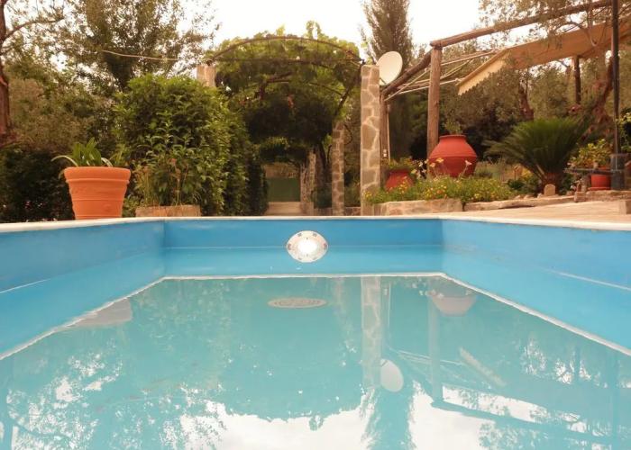 Ampoulos Rooms & Apartments