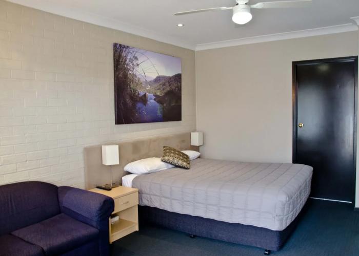 Baybrook Motor Inn & Apartments