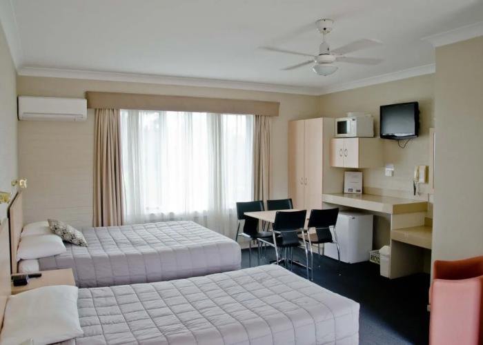 Baybrook Motor Inn & Apartments
