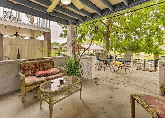 Quiet Lake Conroe Townhome w/ 2 Boat Slips!