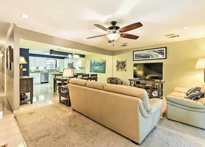 Quiet Lake Conroe Townhome w/ 2 Boat Slips!