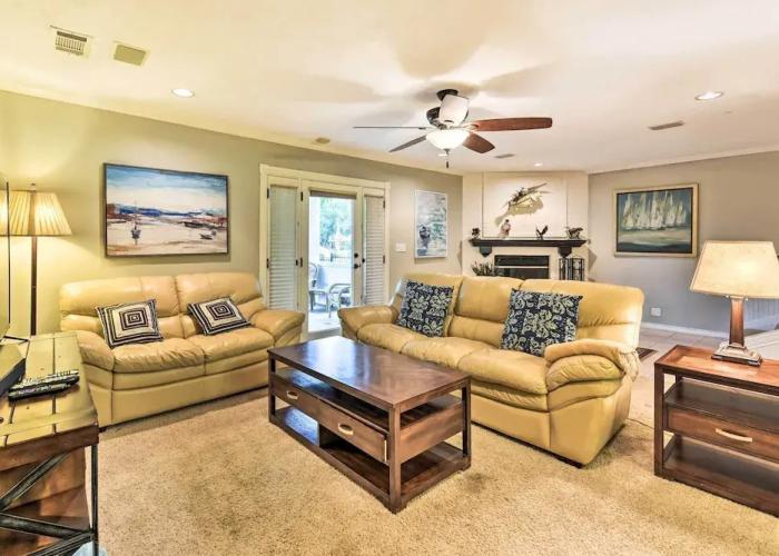 Quiet Lake Conroe Townhome w/ 2 Boat Slips!