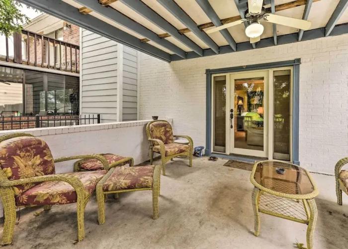 Quiet Lake Conroe Townhome w/ 2 Boat Slips!