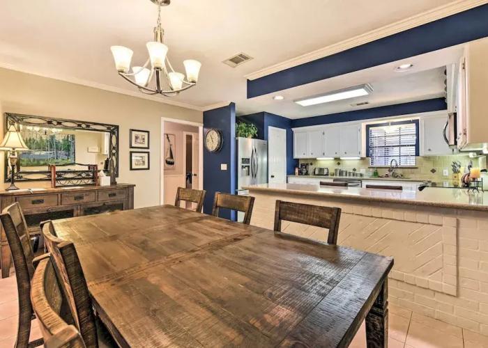 Quiet Lake Conroe Townhome w/ 2 Boat Slips!