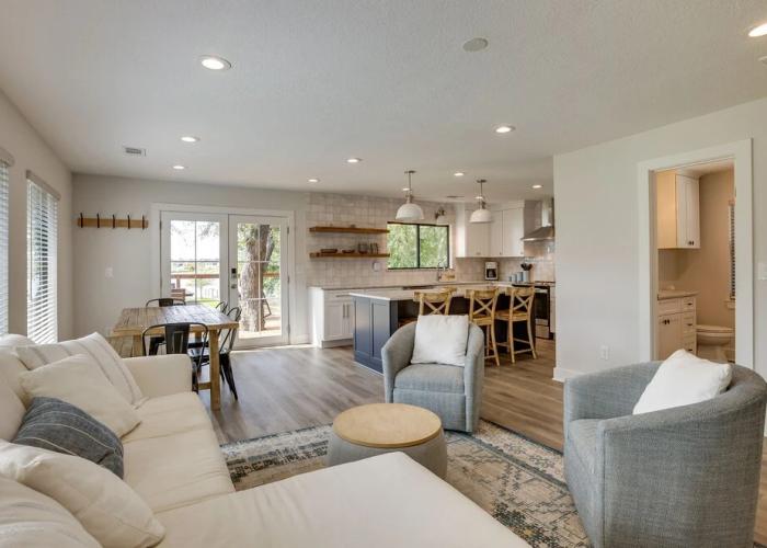 Willis Waterfront Home w/ Deck on Lake Conroe!