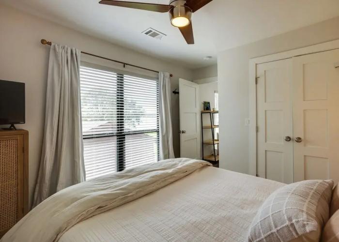 Willis Waterfront Home w/ Deck on Lake Conroe!