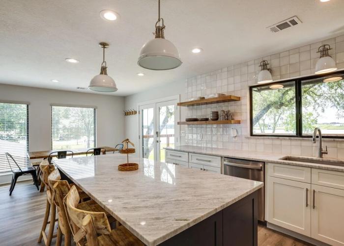 Willis Waterfront Home w/ Deck on Lake Conroe!