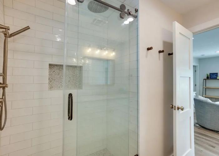 Willis Waterfront Home w/ Deck on Lake Conroe!