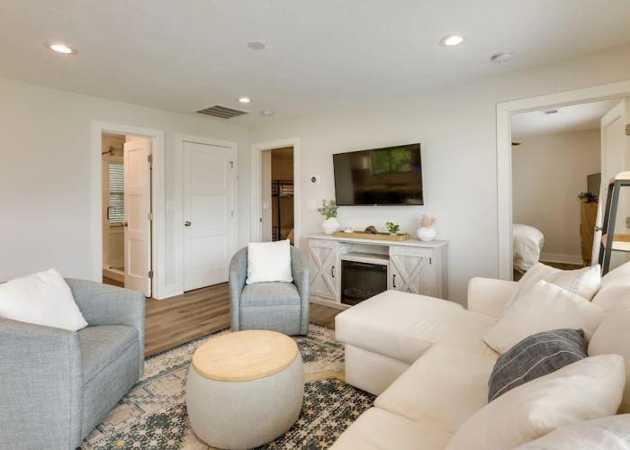 Willis Waterfront Home w/ Deck on Lake Conroe!