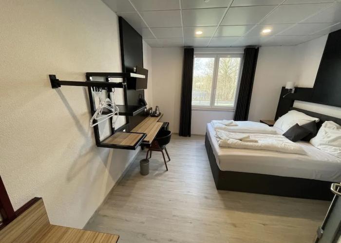 Yebs Hotel