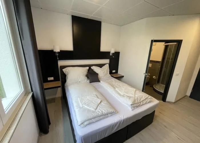 Yebs Hotel