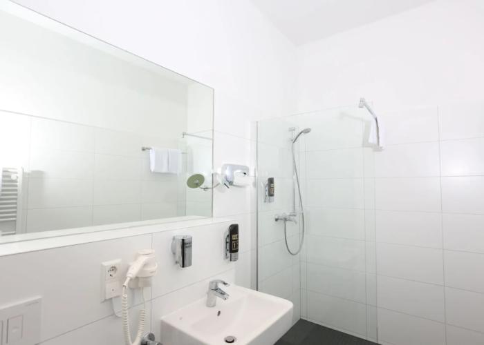 H24 Hoteltow