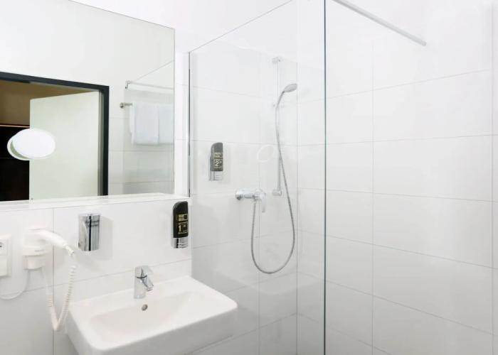 H24 Hoteltow