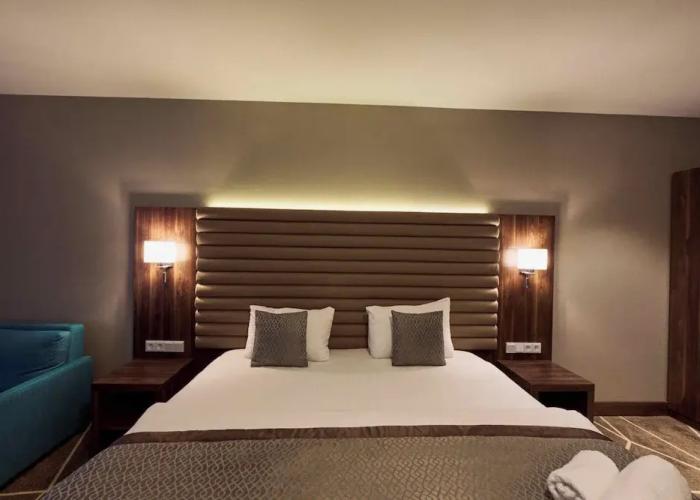 Puzzle Hotels