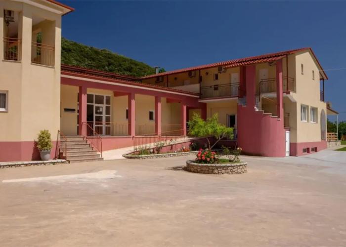 Menes Hotel
