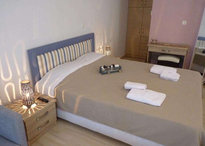Ilianthos Apartments & Studios
