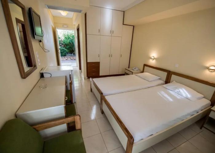 Ionis Hotel