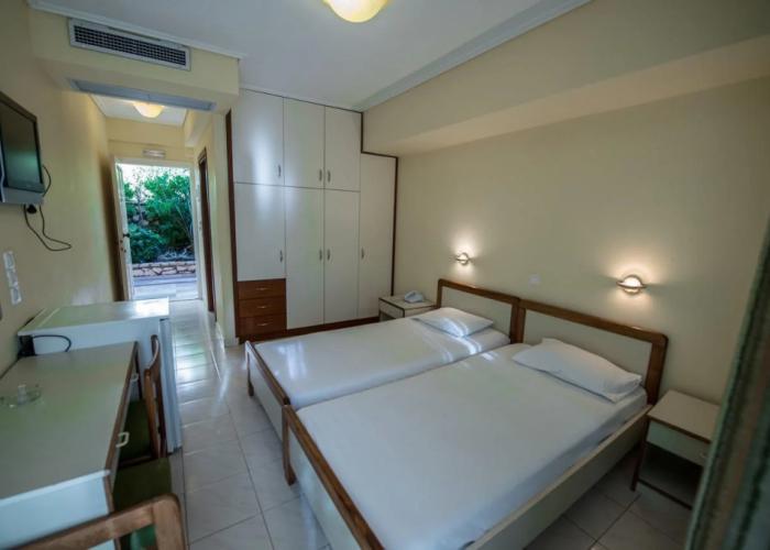Ionis Hotel