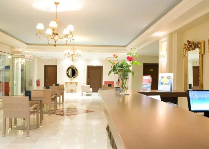 Royal Nidri Hotel & Apartments