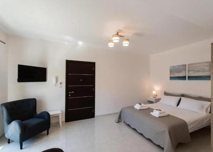 Bounatsa Studios & Apartments