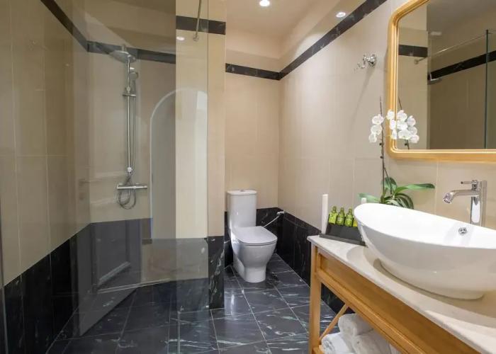 VK Luxury Suites - Private Parking - Adults Only